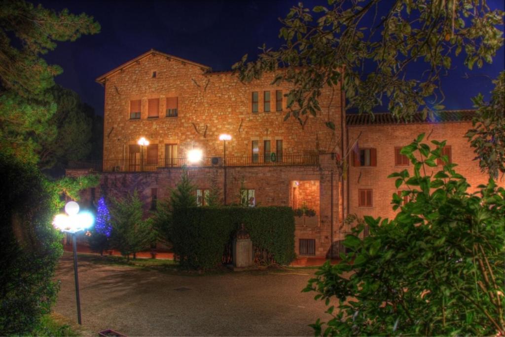 Готель Assisi Garden Екстер'єр фото