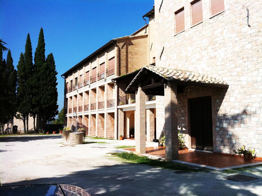 Готель Assisi Garden Екстер'єр фото