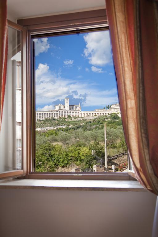 Готель Assisi Garden Екстер'єр фото
