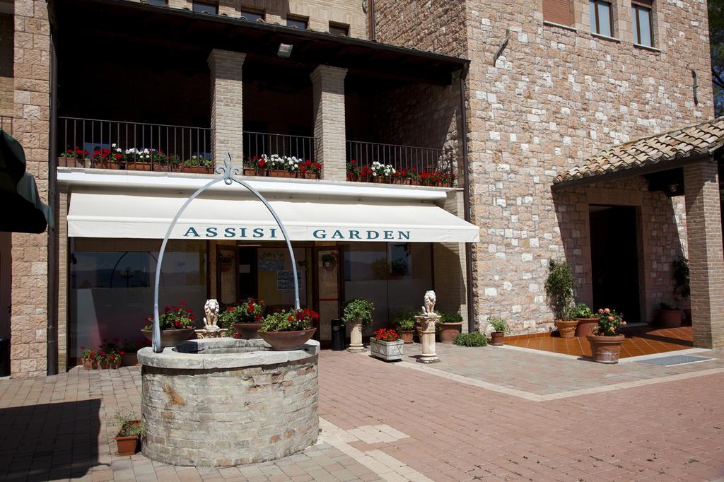 Готель Assisi Garden Екстер'єр фото