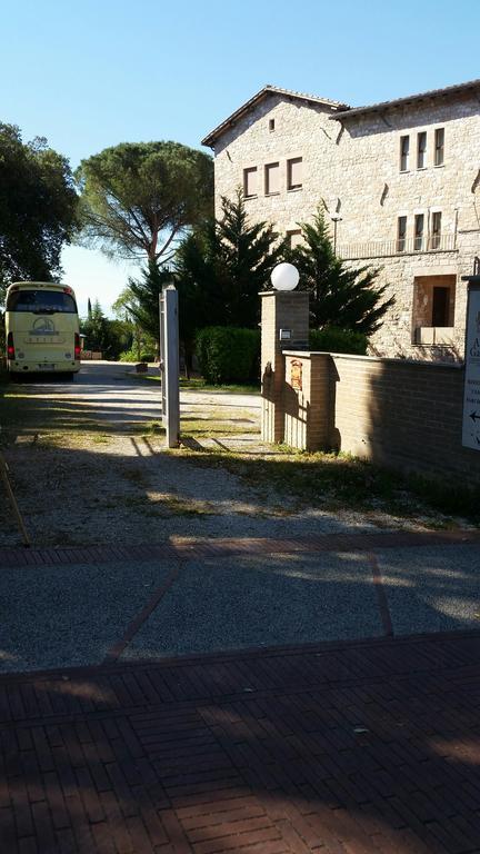 Готель Assisi Garden Екстер'єр фото
